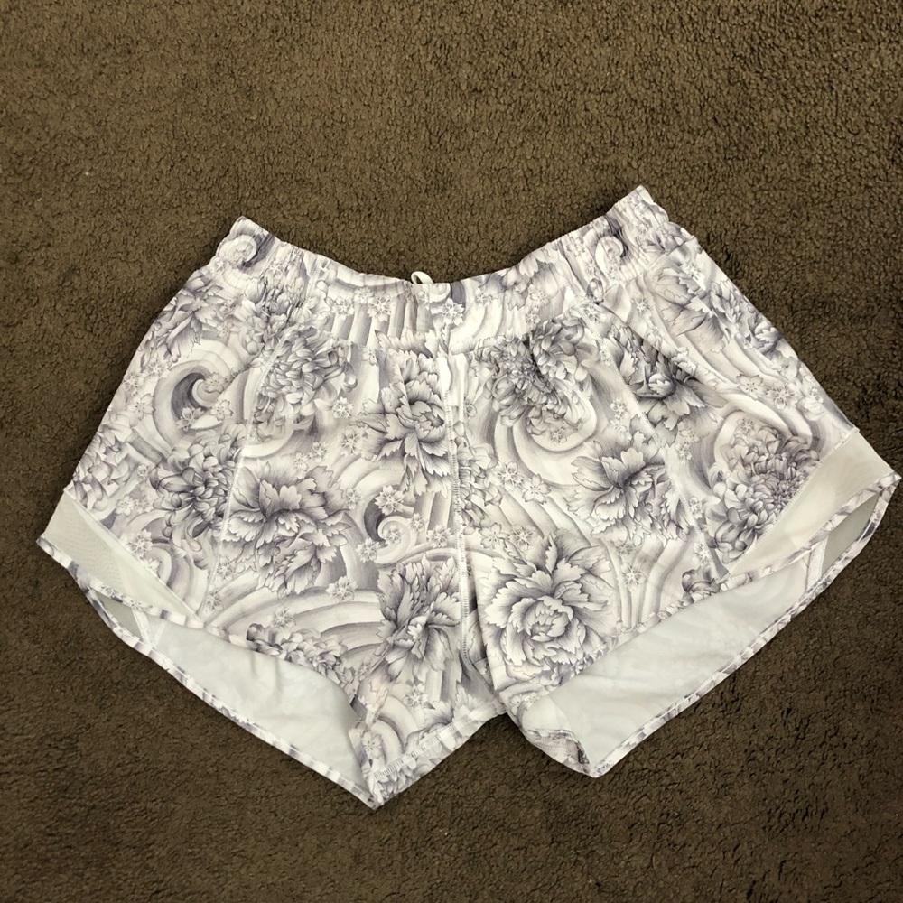 lululemon hotty toddy shorts
